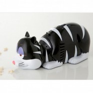Un aspirator de mana de care te poti indragosti sau cand are voie pisica pe masa